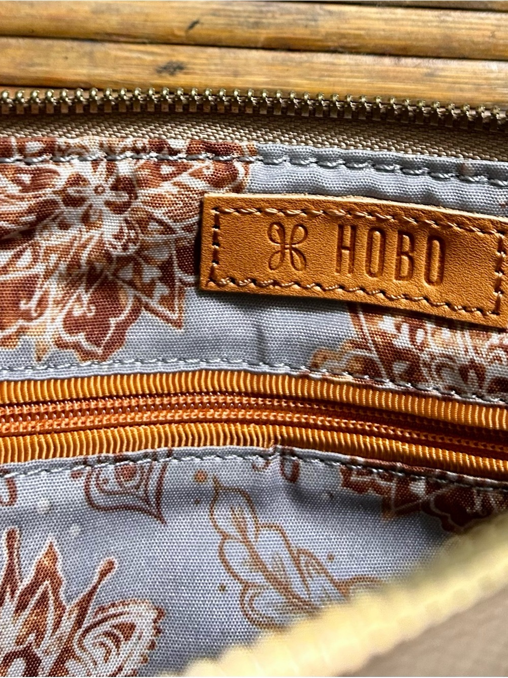 HOBO Metallic Rose Brown Sable Wristlet🤎 - Picture 7 of 16